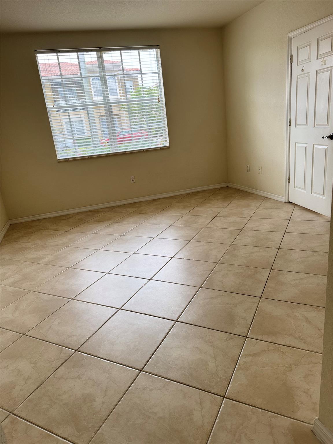 HAMPTON HILLS - Residential