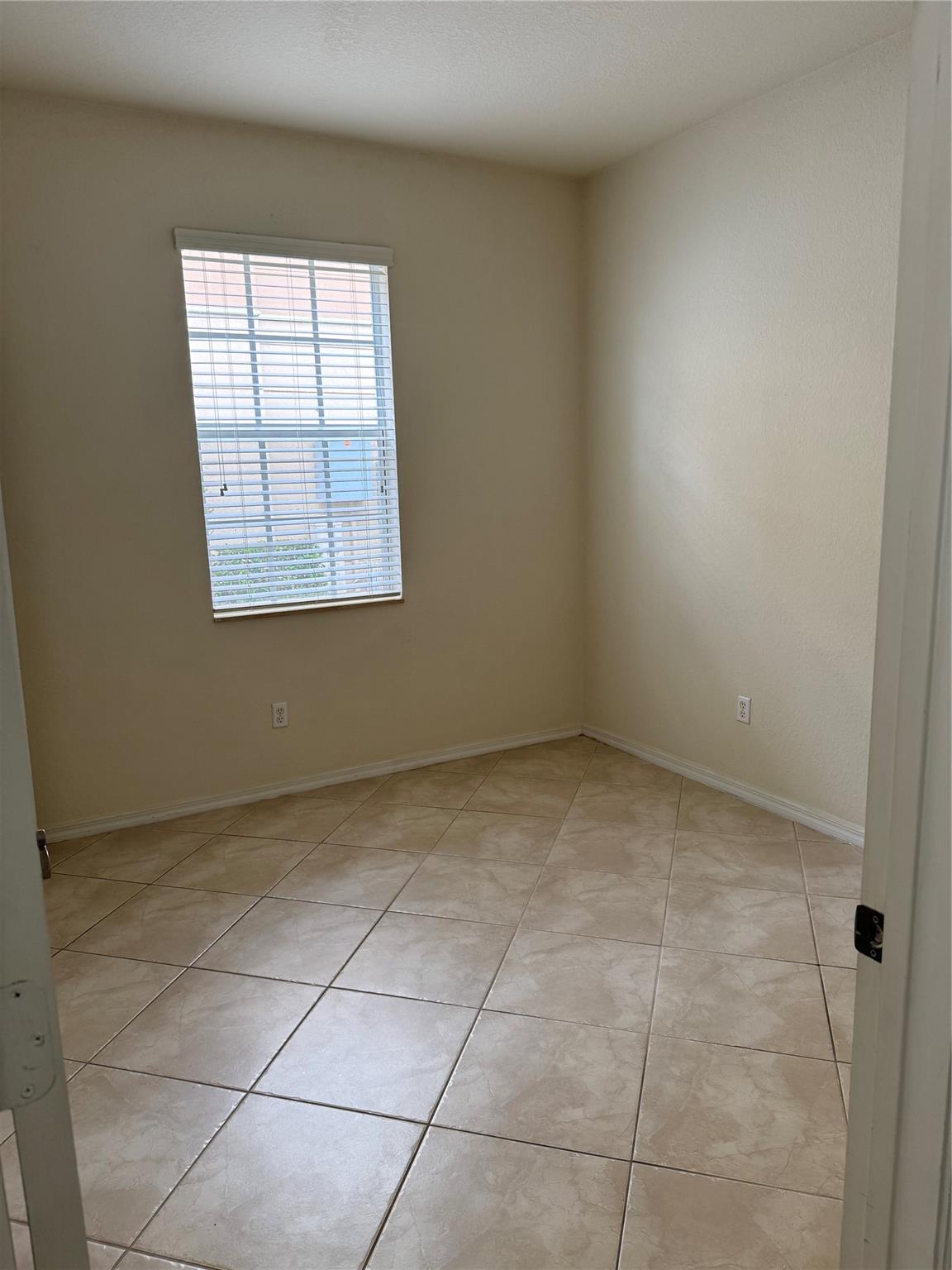 HAMPTON HILLS - Residential