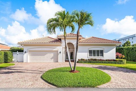 Photo of 899 S Granada Drive, Boca Raton, FL 33432 (MLS # B26000108)