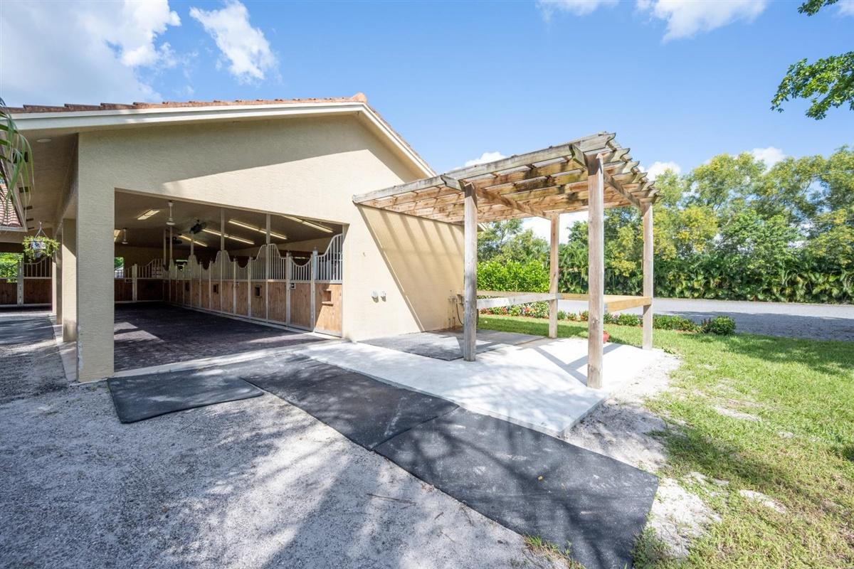 SADDLE TRAIL PARK OF WELL - Residential