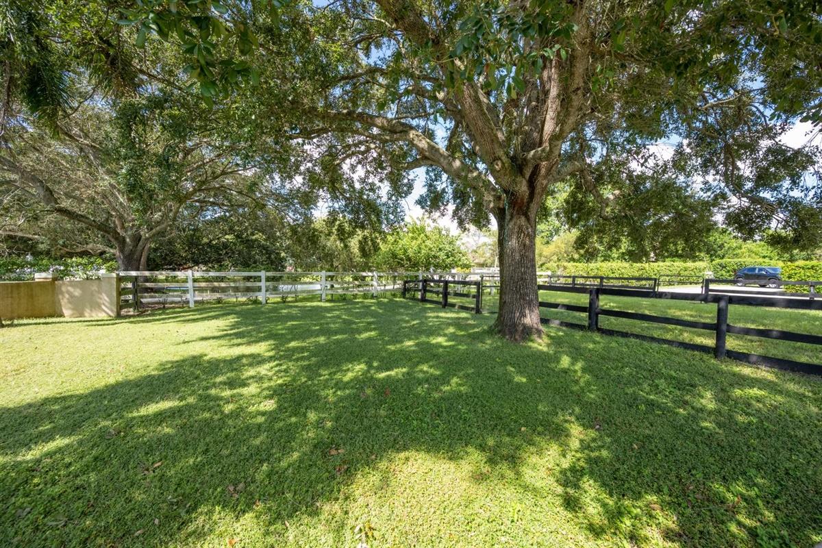 SADDLE TRAIL PARK OF WELL - Residential