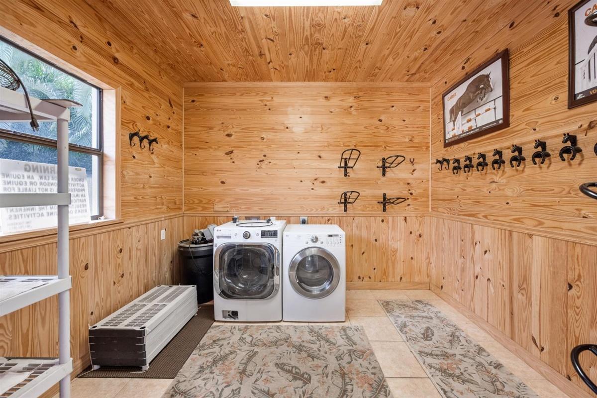 SADDLE TRAIL PARK OF WELL - Residential