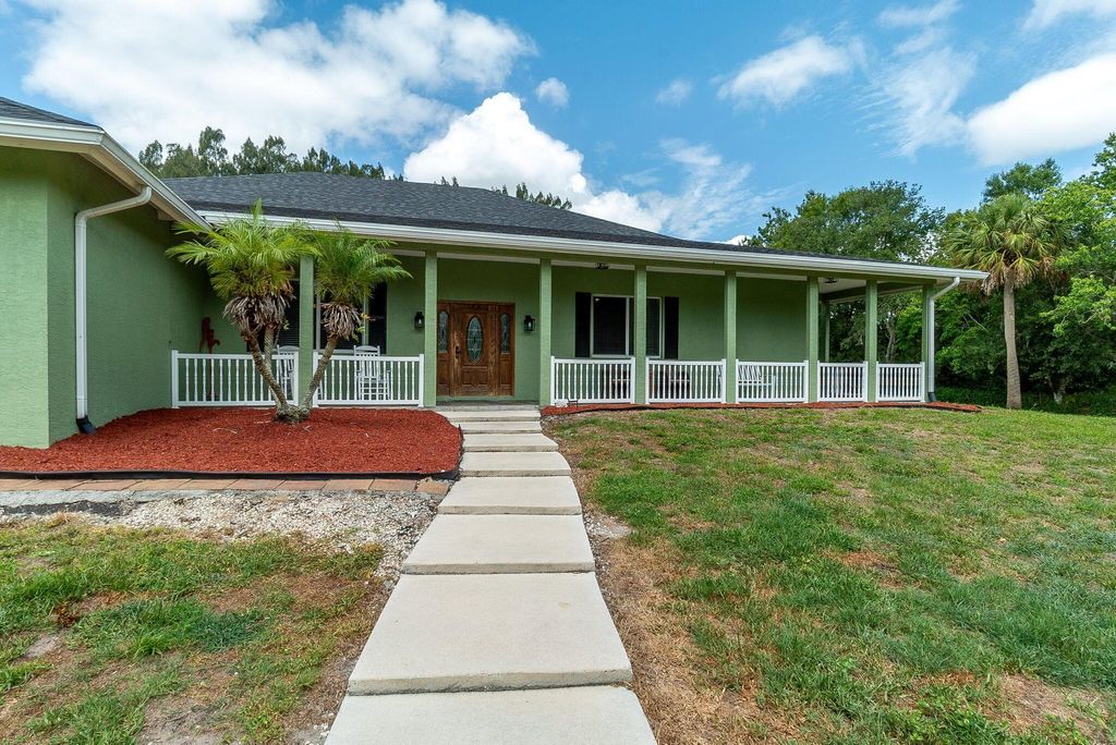 Photo of 5205 S Citrus Avenue, Fort Pierce, FL 34982 (MLS # R10994182)