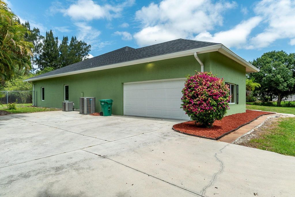 Photo of 5205 S Citrus Avenue, Fort Pierce, FL 34982 (MLS # R10994182)