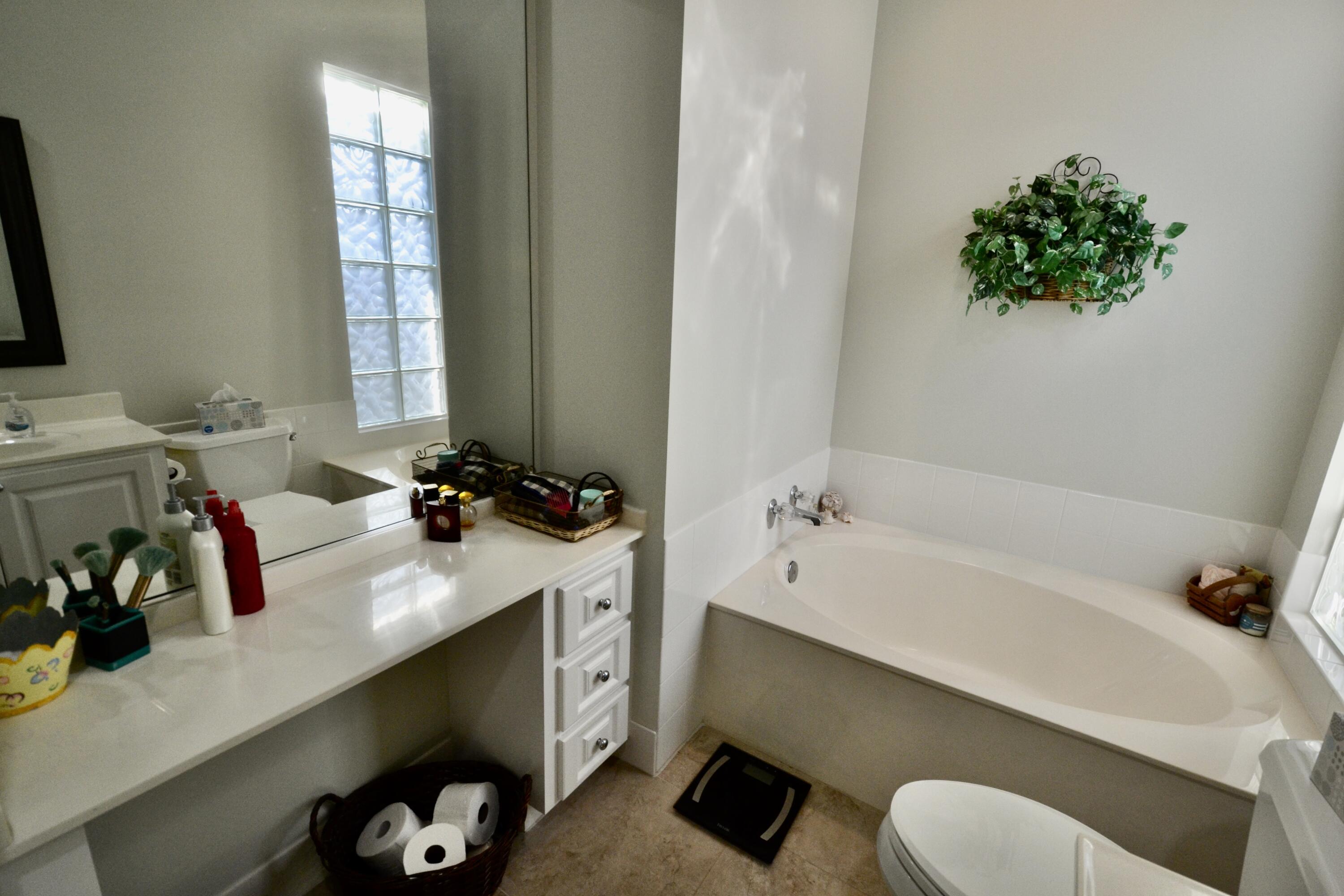 RIVERWALK 13 - Residential