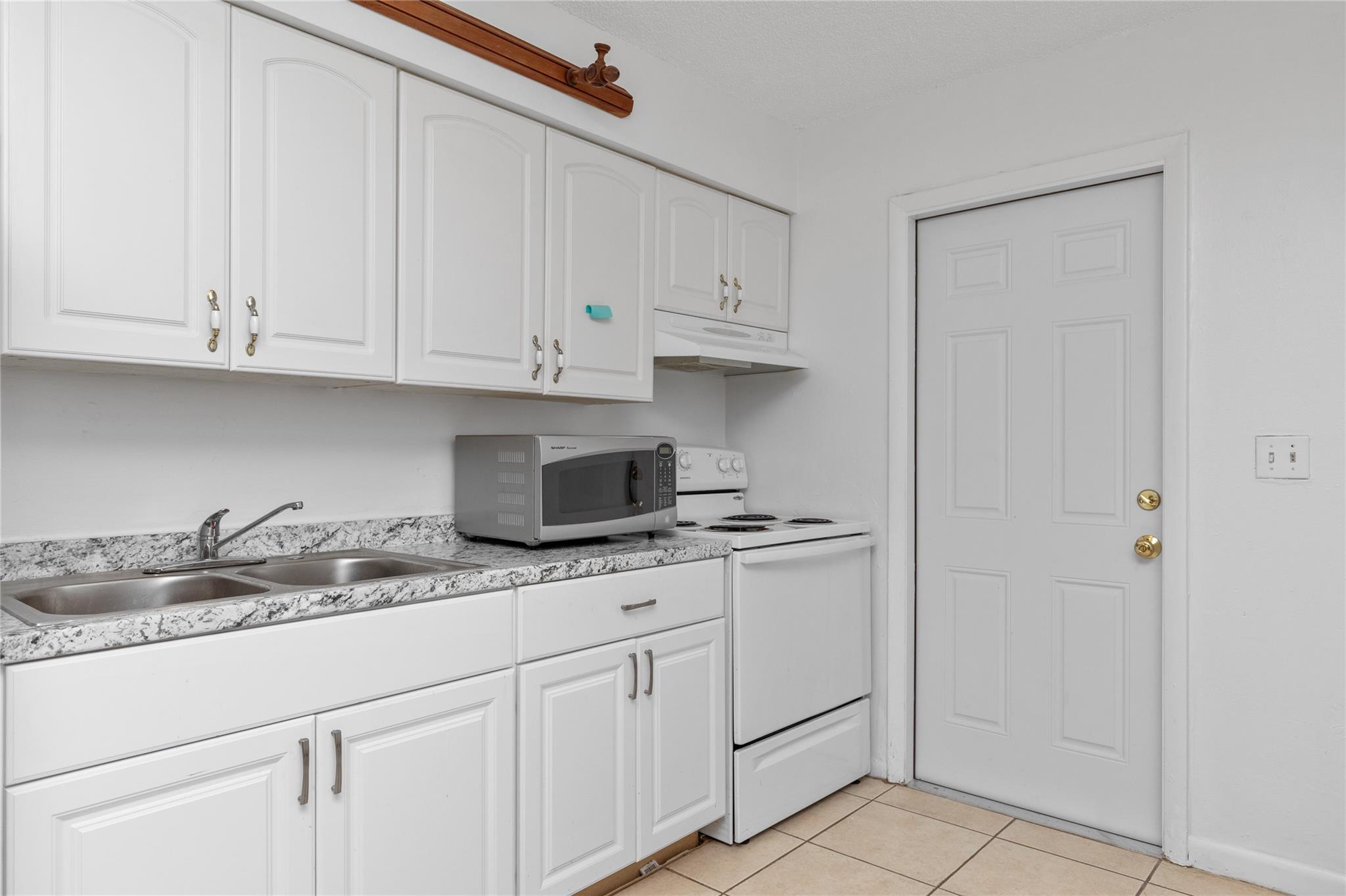 Woodlawn 11-28 B - Residential Income