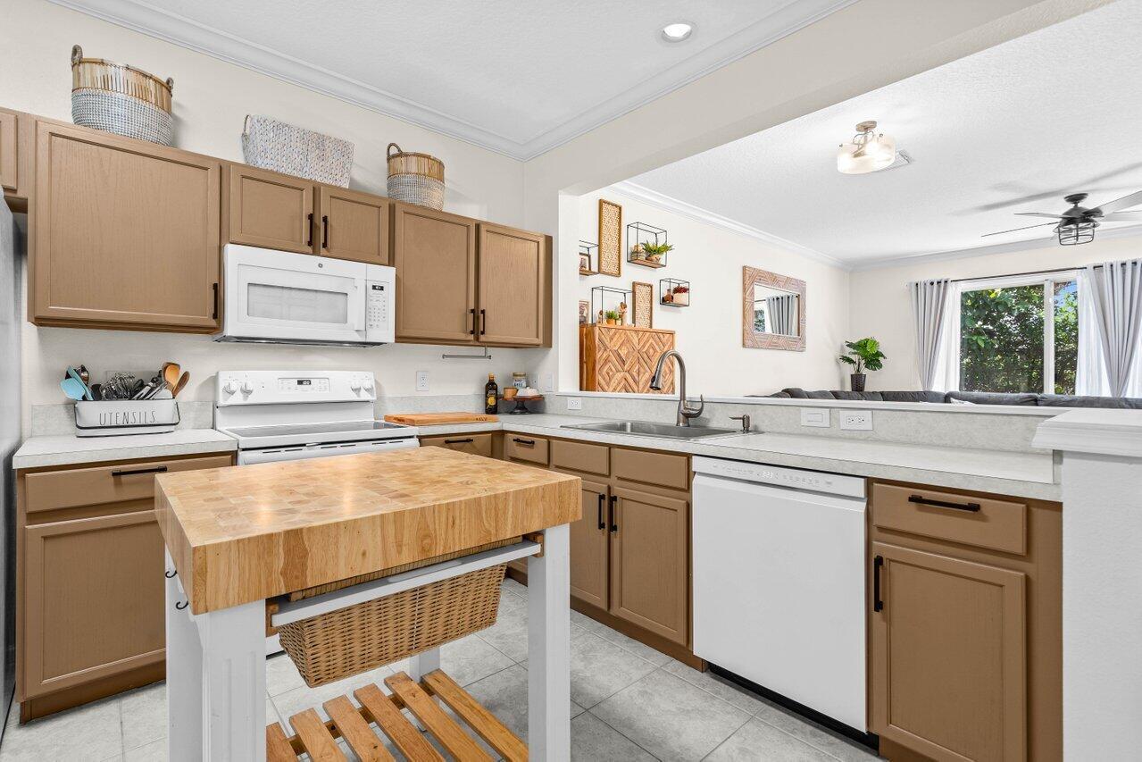 1063 Woodfield Road