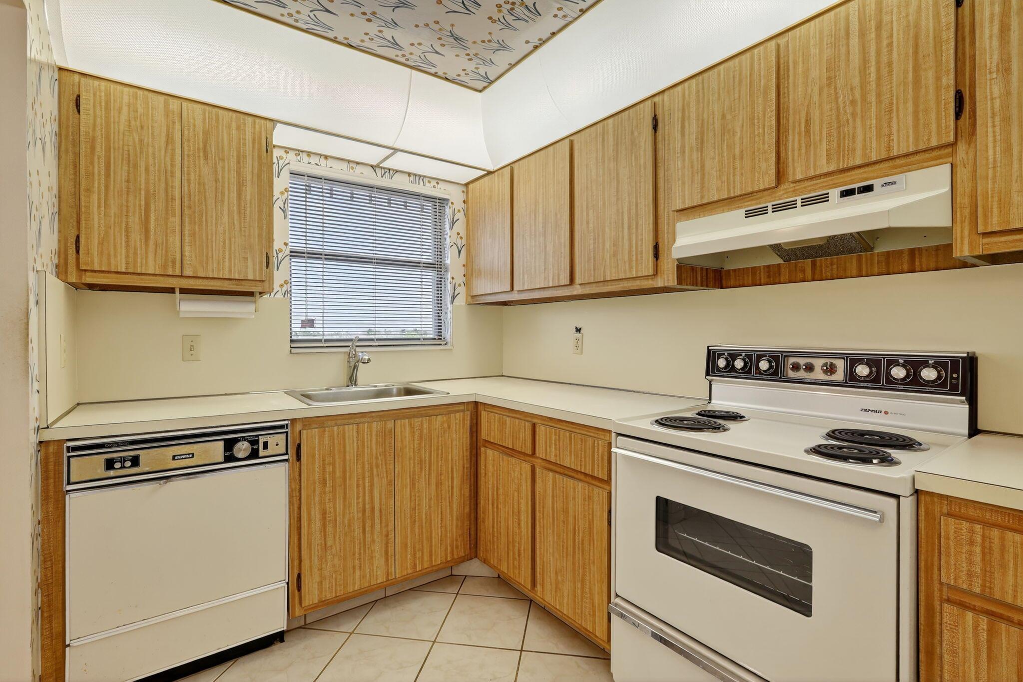 SUNRISE OF PALM BEACH CON - Residential