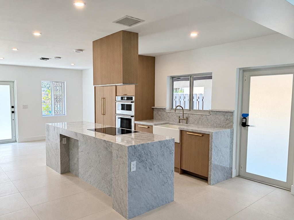 Photo of 1516 NE 15th Avenue, Fort Lauderdale, FL 33304 (MLS # B26076952)