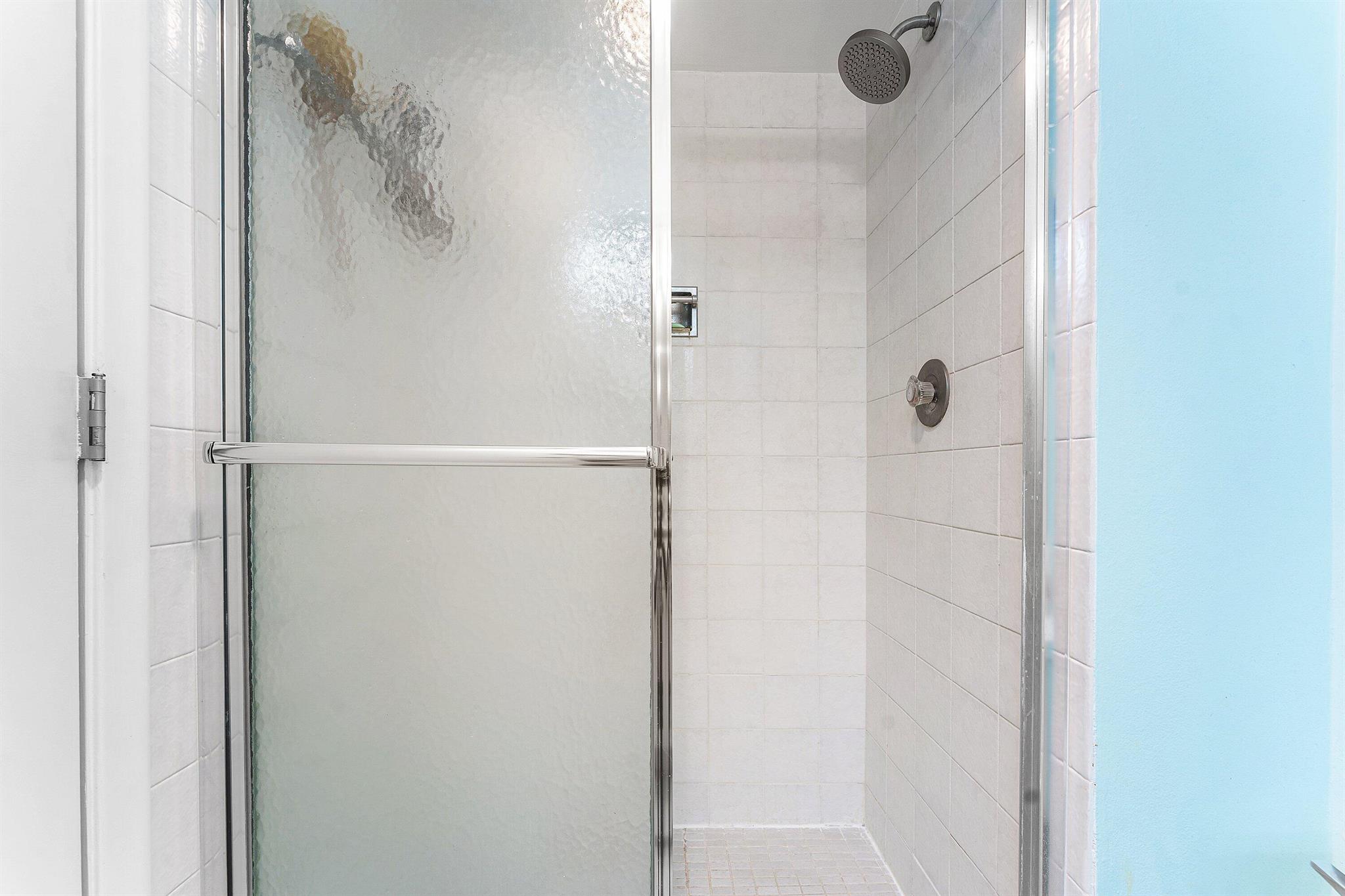 AMBASSADORS V NORTH CONDO - Residential Lease