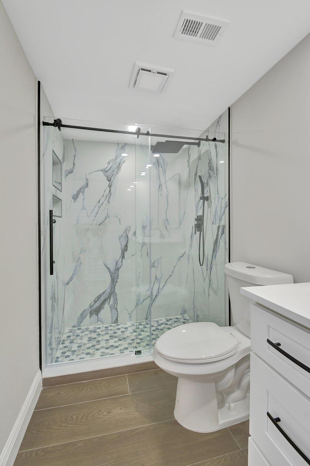 BARWOOD CONDO - Residential