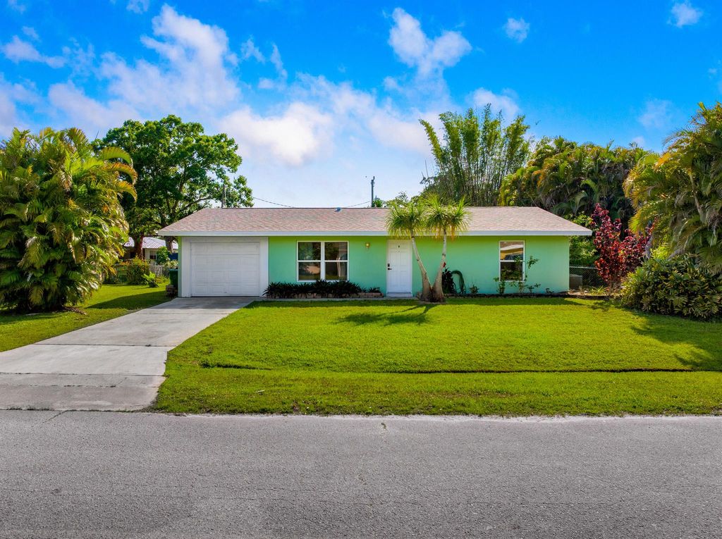 Photo of 620 SE Clifton Lane, Port Saint Lucie, FL 34983 (MLS # R11082970)