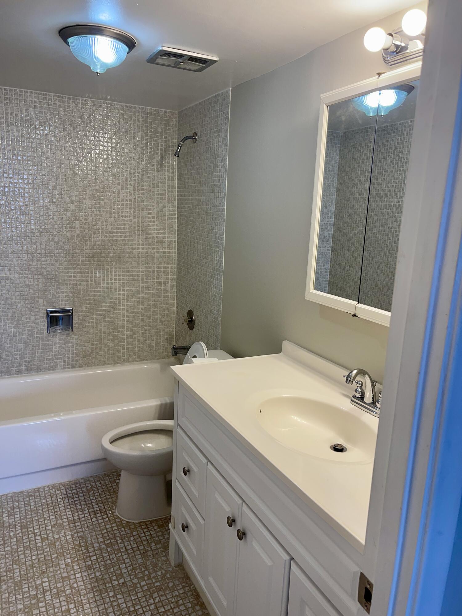 PALM BEACH HOUSE CONDO - Residential Lease