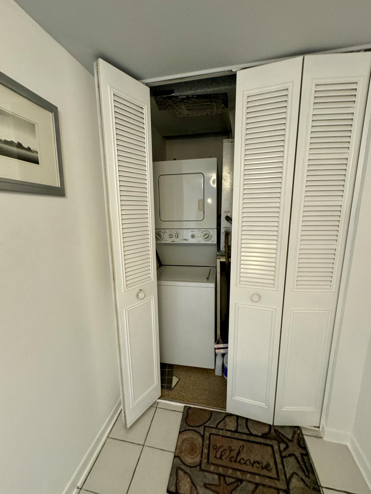 PALM BEACH HOUSE CONDO - Residential Lease