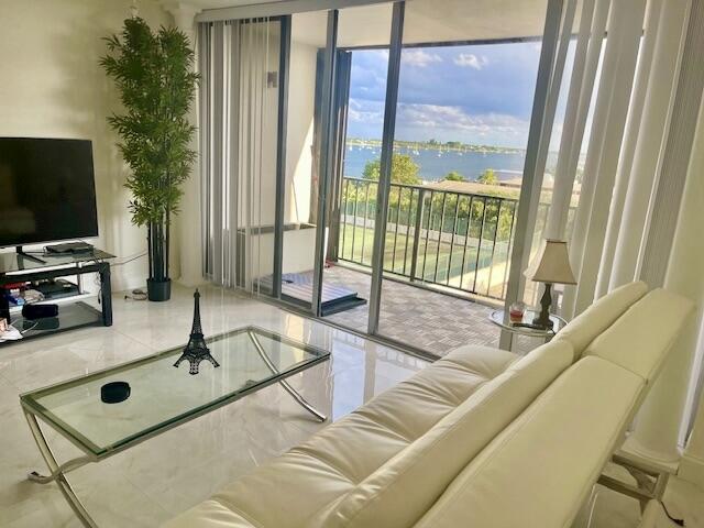 PALM BEACH HOUSE CONDO - Residential Lease