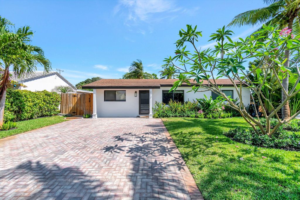 Photo of 213 SE 24th Avenue, Boynton Beach, FL 33435 (MLS # R10984239)