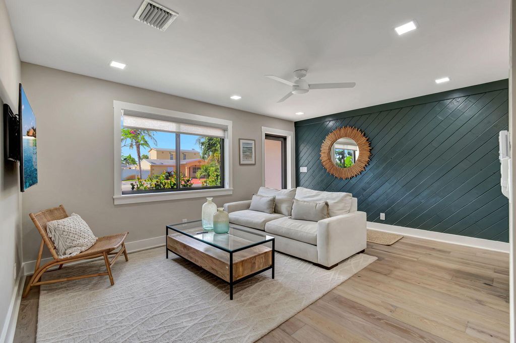 Photo of 213 SE 24th Avenue, Boynton Beach, FL 33435 (MLS # R10984239)