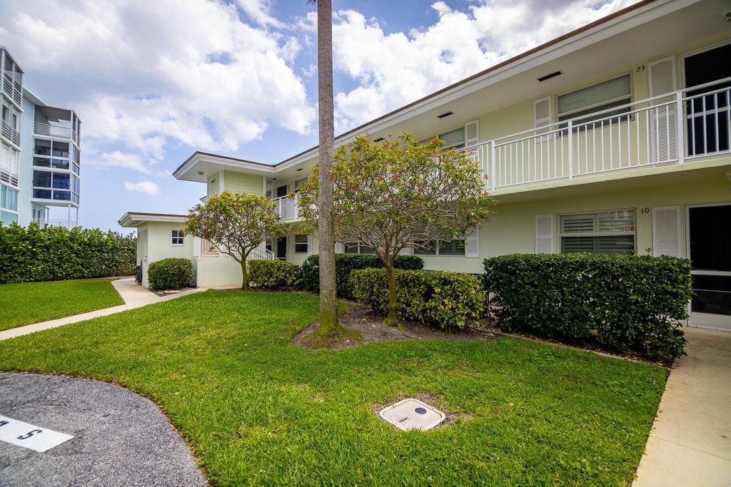 Photo of 68 Yacht Club Drive #10, North Palm Beach, FL 33408 (MLS # R10971024)