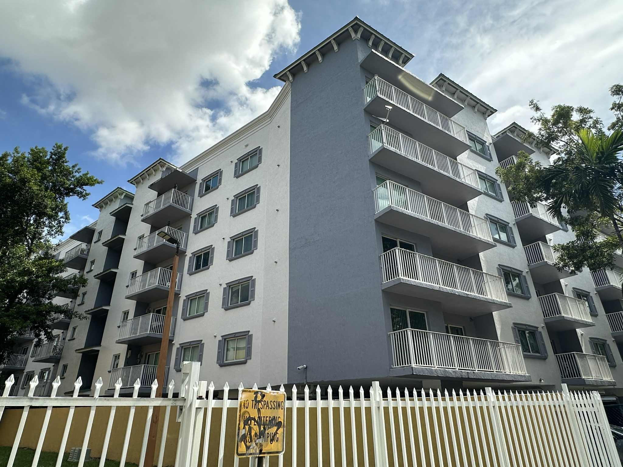 Step into comfort and convenience with this stunning 2-bedroom, 2-bath condo located in the desirable River Run South community.
Enjoy a modern, clean aesthetic with white appliances and sleek tile flooring throughout the main living areas. Relax and take in serene views of the Miami River and marina from your private balcony—the perfect place to unwind after a long day.
Additional features include:
In-unit washer and dryer
One assigned parking spaces
Impact Windows
Flooring: Ceramic Tile and Laminate Flooring
Refrigerator/Microwave/Range all less than one year old
Fully Furnished
All Utilities are included
Gated community with 24/7 security
Prime central location with easy access to the Dolphin Expressway and major thoroughfares