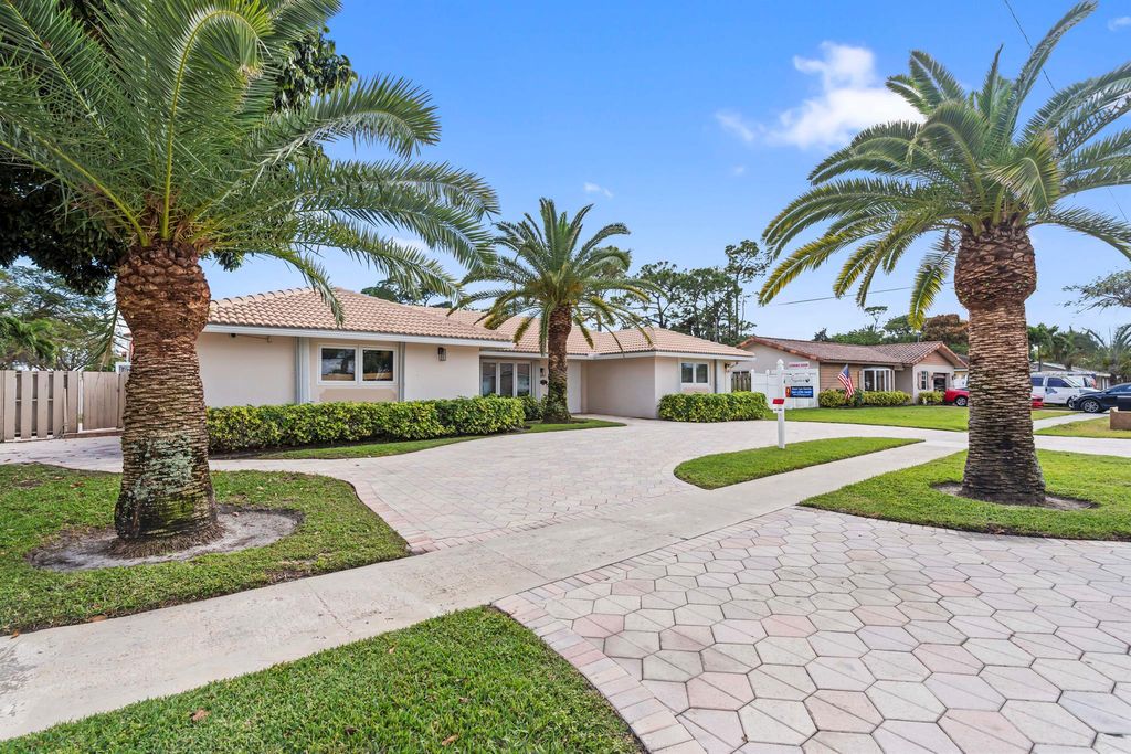 Photo of 116 Burning Tree Lane, Boca Raton, FL 33431 (MLS # R10960209)