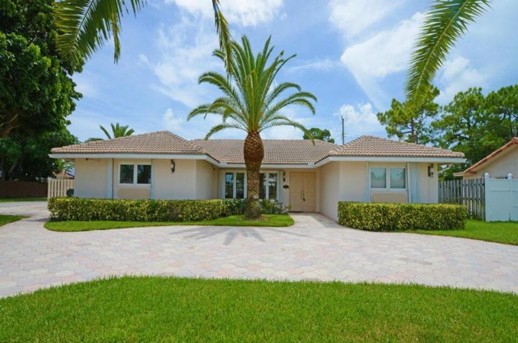 Photo of 116 Burning Tree Lane, Boca Raton, FL 33431 (MLS # R10960209)