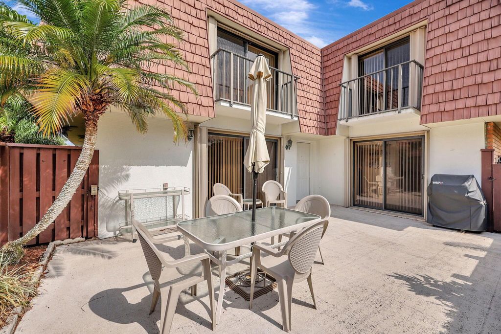 Photo of 2952 SW Sunset Trace Circle, Palm City, FL 34990 (MLS # R10980754)