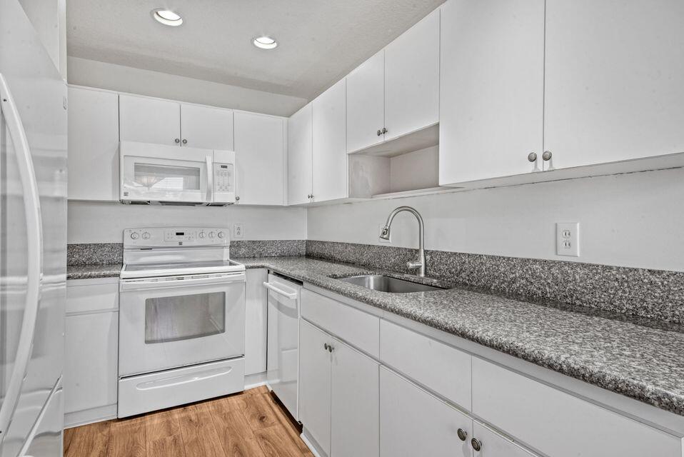 PINES OF DELRAY NORTH CONDO - Residential Lease