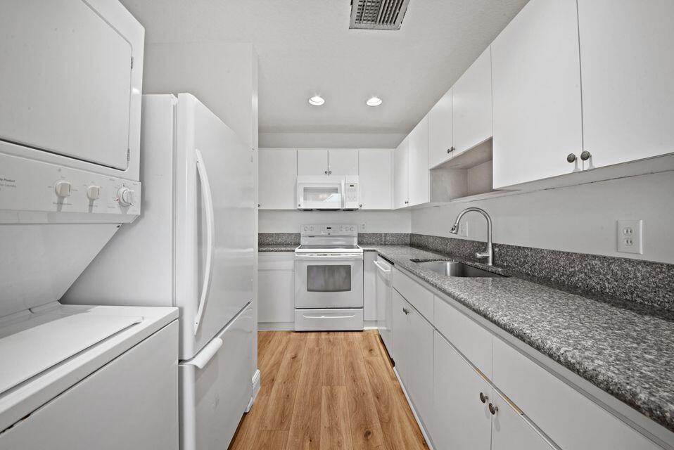 PINES OF DELRAY NORTH CONDO - Residential Lease