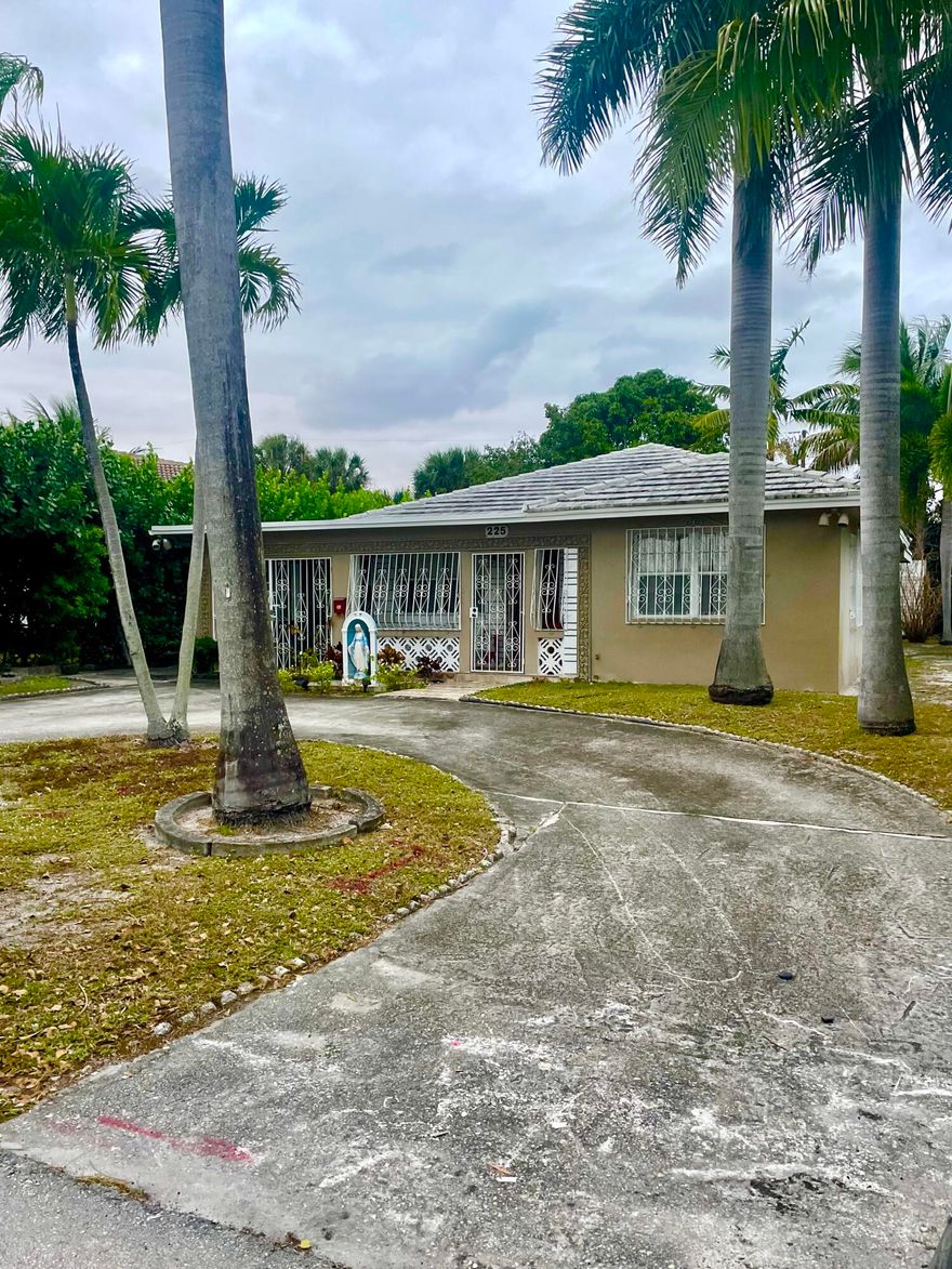 Great opportunity at 225 Plymouth Rd.  This non-contributing/NOT ''HISTORIC''property offers flexibility for renovation or redevelopment in one of West Palm Beach's most coveted neighborhoods. Situated on a generous lot, just three parcels from the Intracoastal Waterway, the location delivers the ultimate blend of prestige and potential.

Moments from downtown West Palm Beach, Palm Beach Island, dining, shopping, and cultural attractions, this is a rare chance to secure a premier property in an A+ location. Whether restoring, reimagining, or building new, the possibilities here are exceptional.