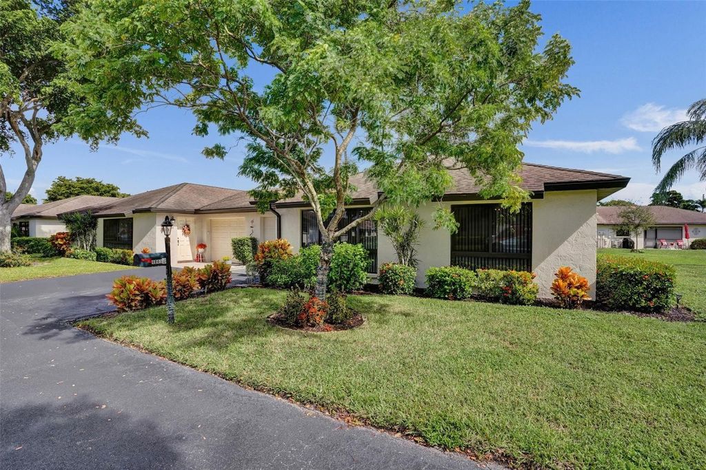 Photo of 4840 Greentree Lane #B, Boynton Beach, FL 33436 (MLS # F10529813)