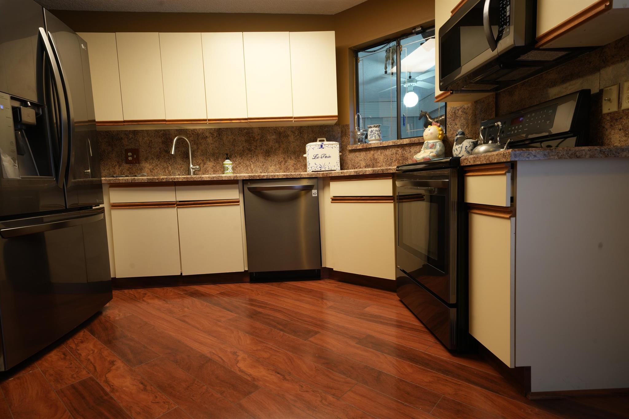 CEDAR POINT 6 - Residential