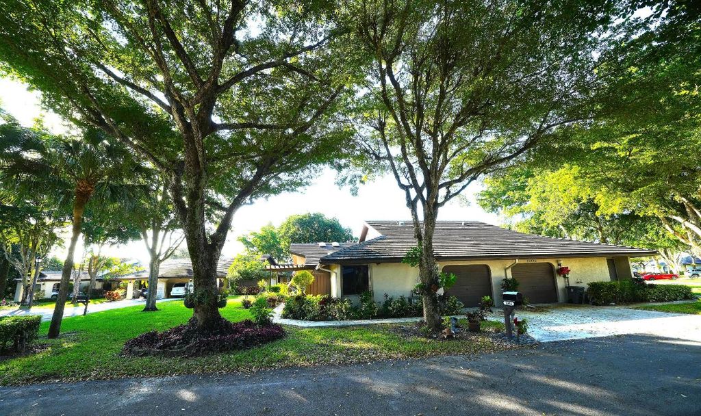 Photo of 10084 Cherrywood Place, Boynton Beach, FL 33437 (MLS # R11134913)