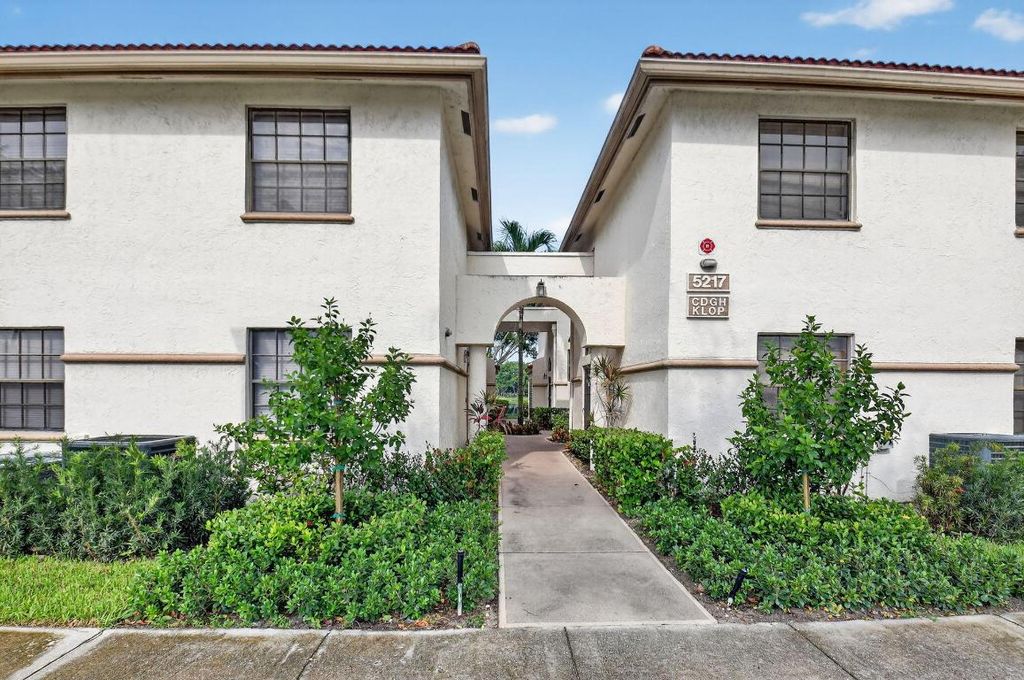 Photo of 5217 Brisata Circle #D, Boynton Beach, FL 33437 (MLS # R11123221)