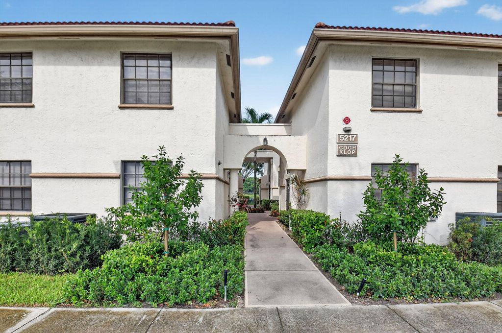 Photo of 5217 Brisata Circle #D, Boynton Beach, FL 33437 (MLS # R11123221)