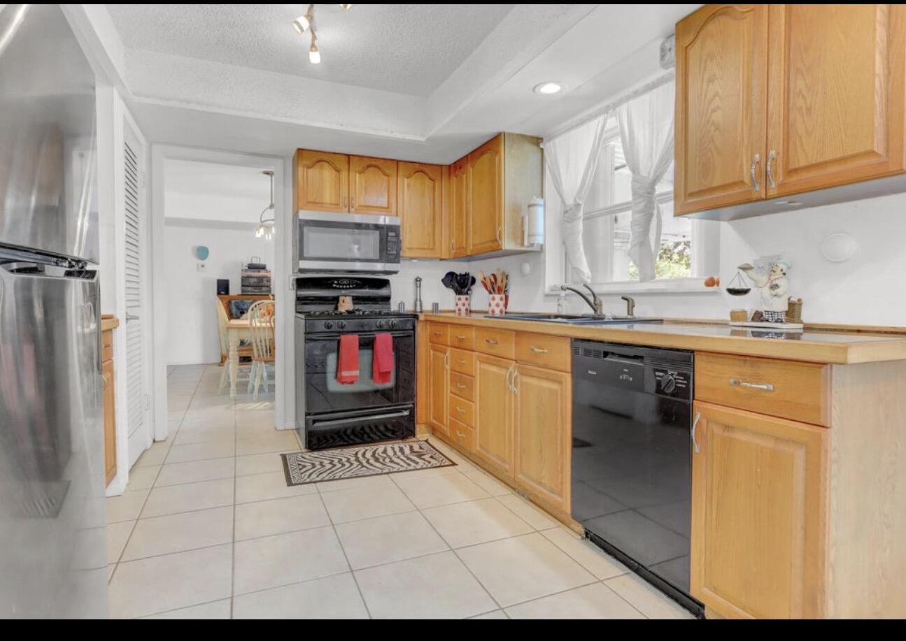 RIVER PARK UNIT 9 PART B - Residential Lease