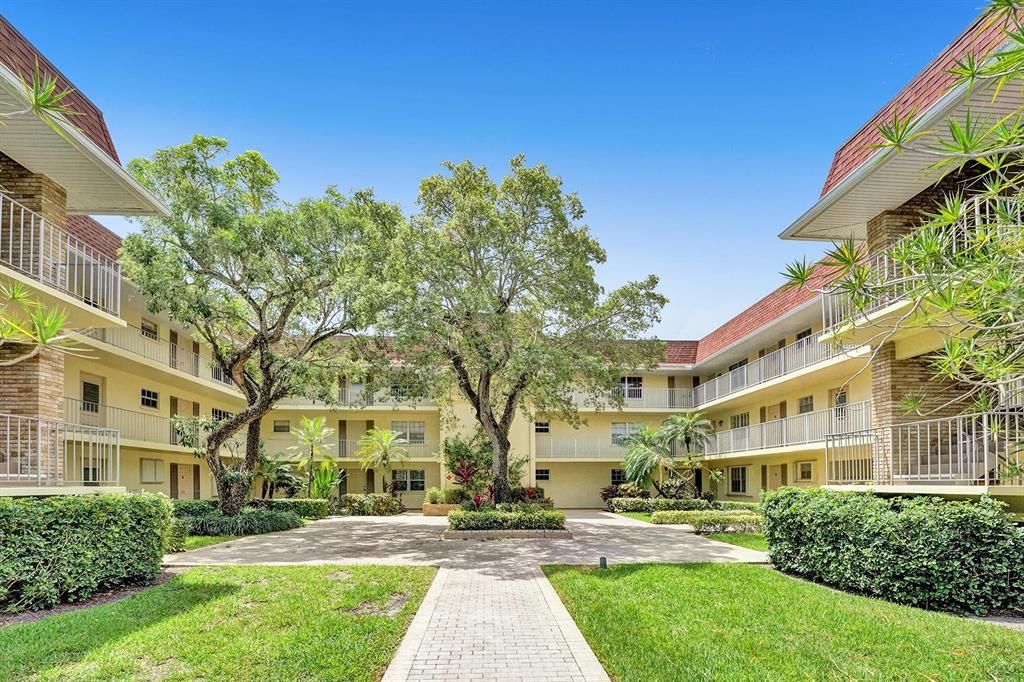 Photo of 5510 Tamberlane Circle #247, Palm Beach Gardens, FL 33418 (MLS # R10712918)