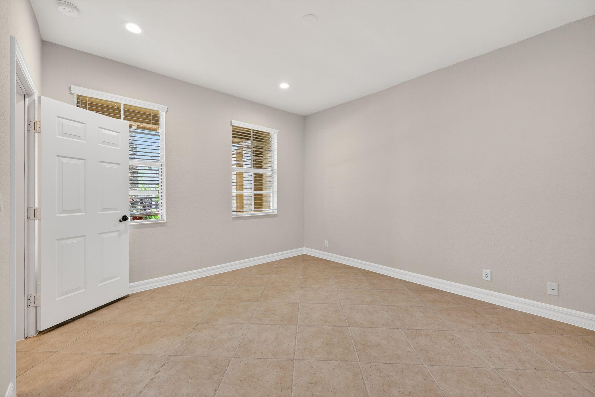 SANDPIPER COVE AT BOTANICA CONDO - Residential