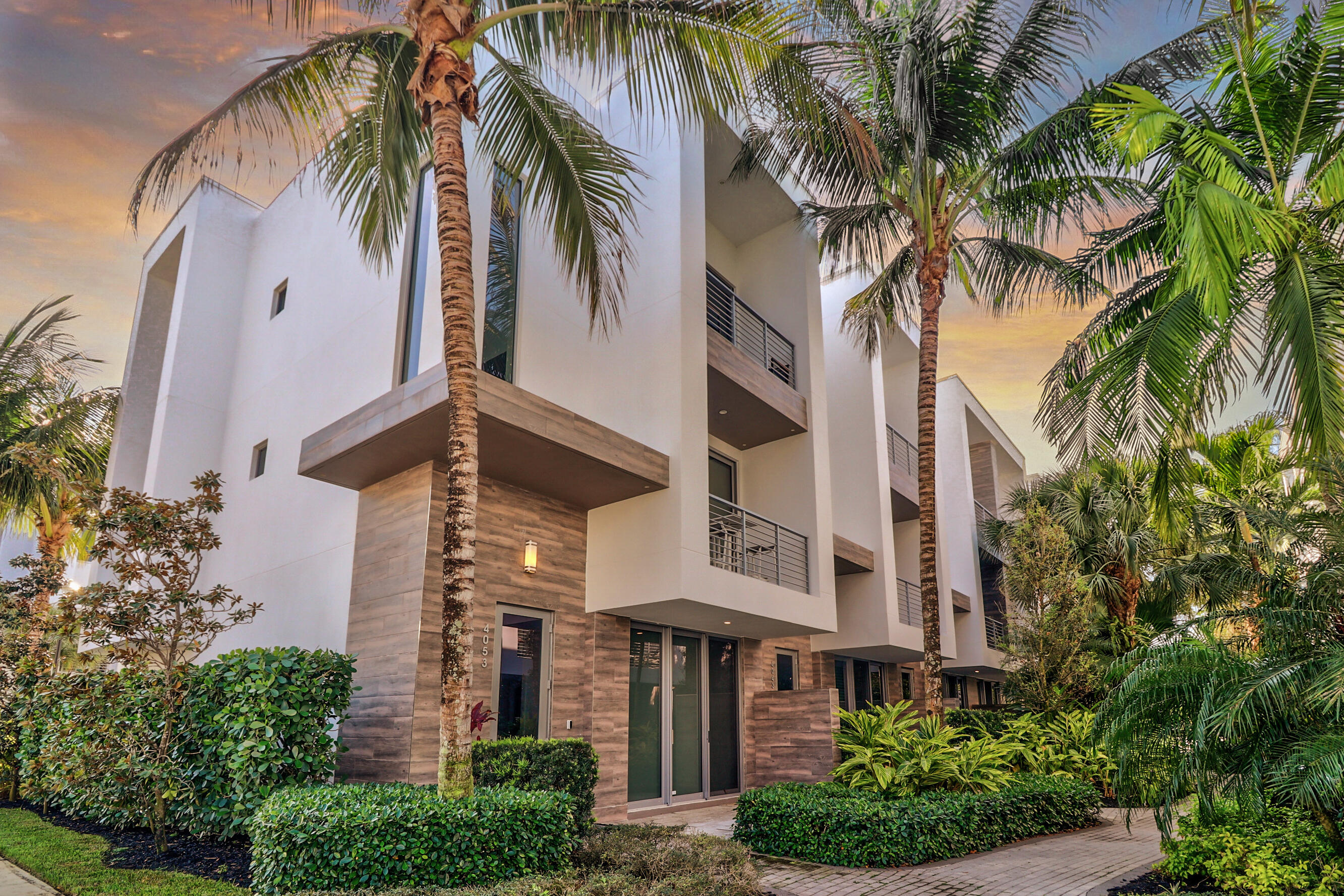 SPANISH RIVER TOWNHOMES / Moderne Boca - Residential