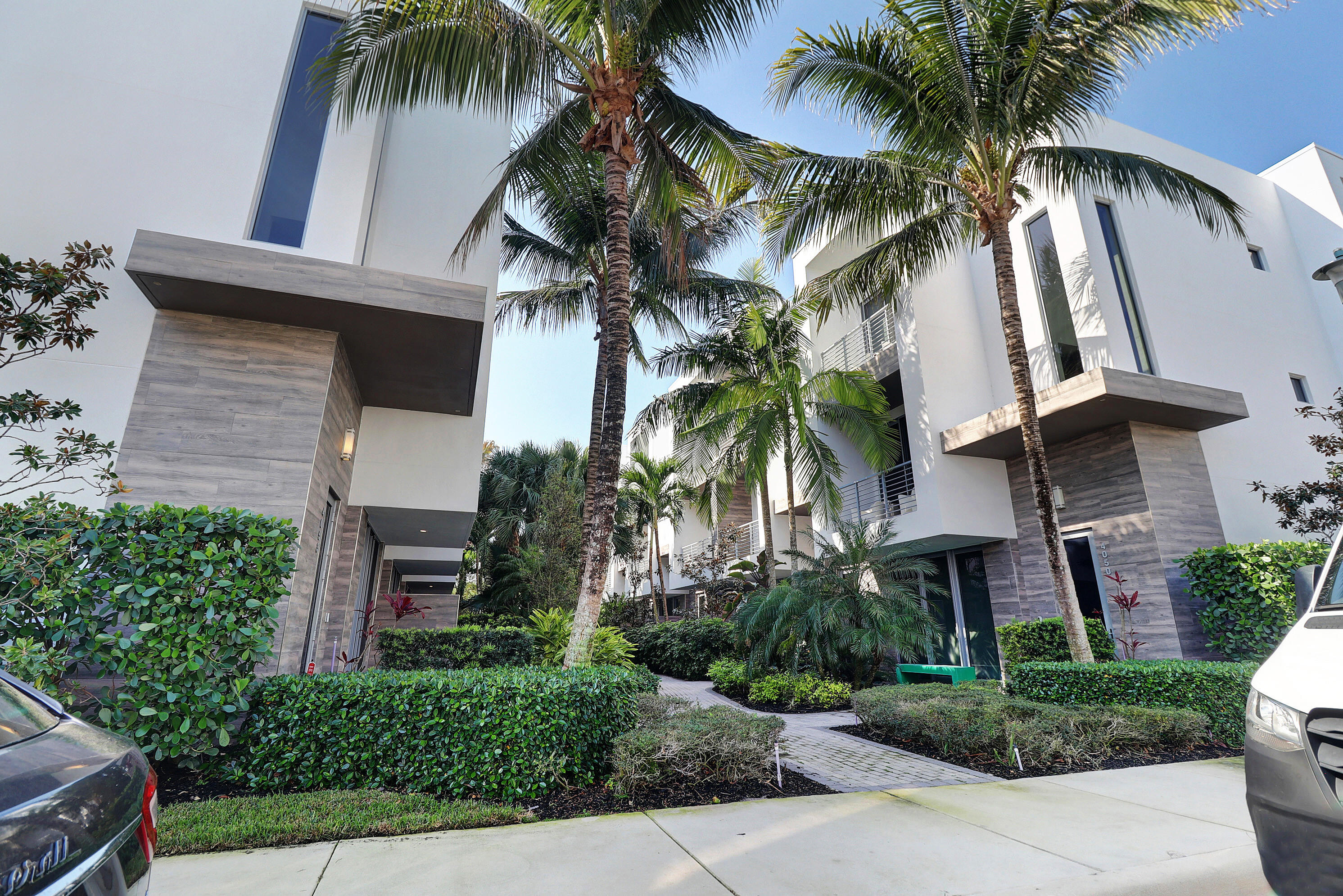 SPANISH RIVER TOWNHOMES / Moderne Boca - Residential