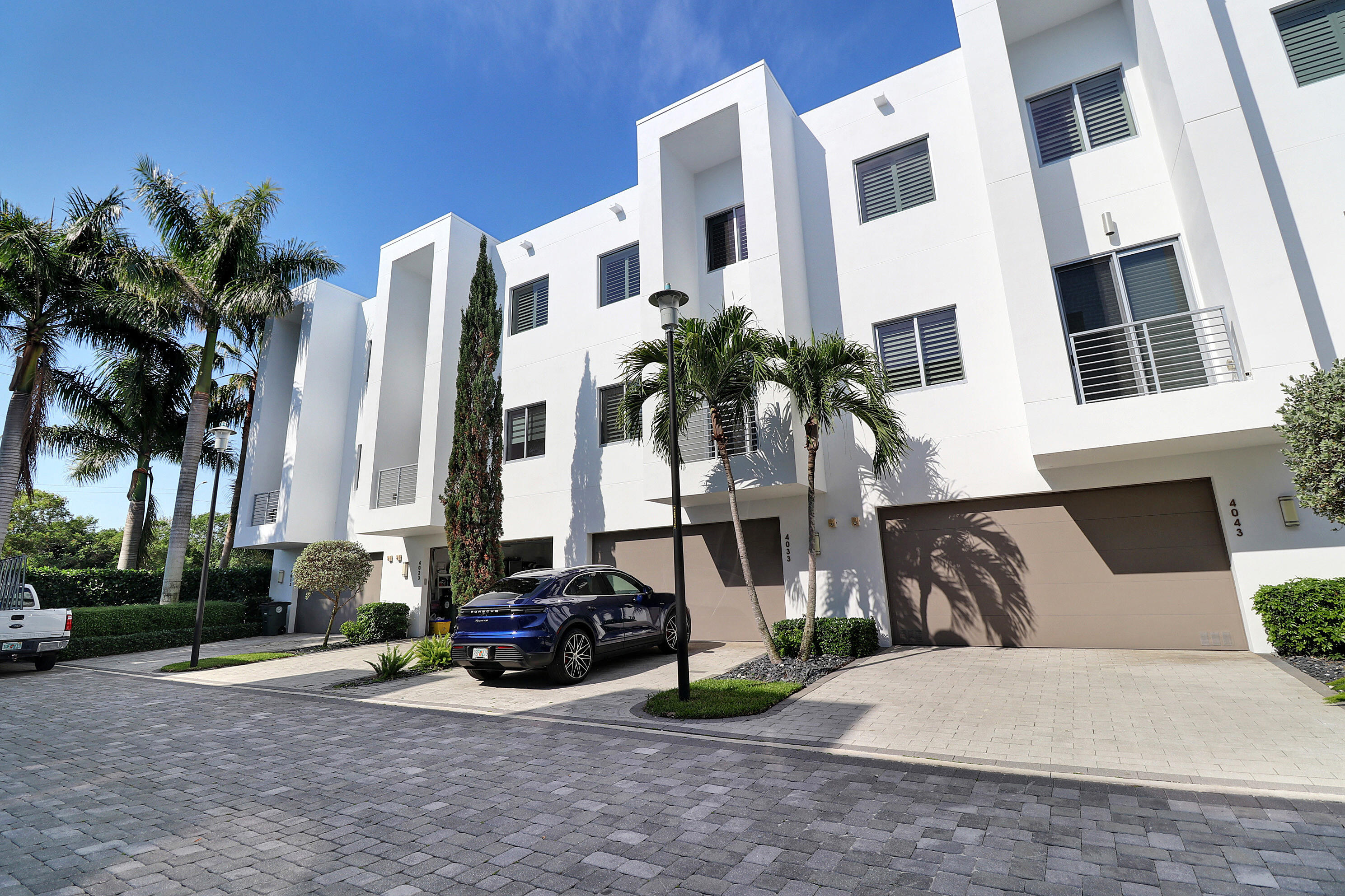 SPANISH RIVER TOWNHOMES / Moderne Boca - Residential