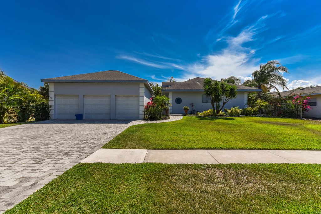 Photo of 11900 SE Plutus Avenue, Hobe Sound, FL 33455 (MLS # R11009508)