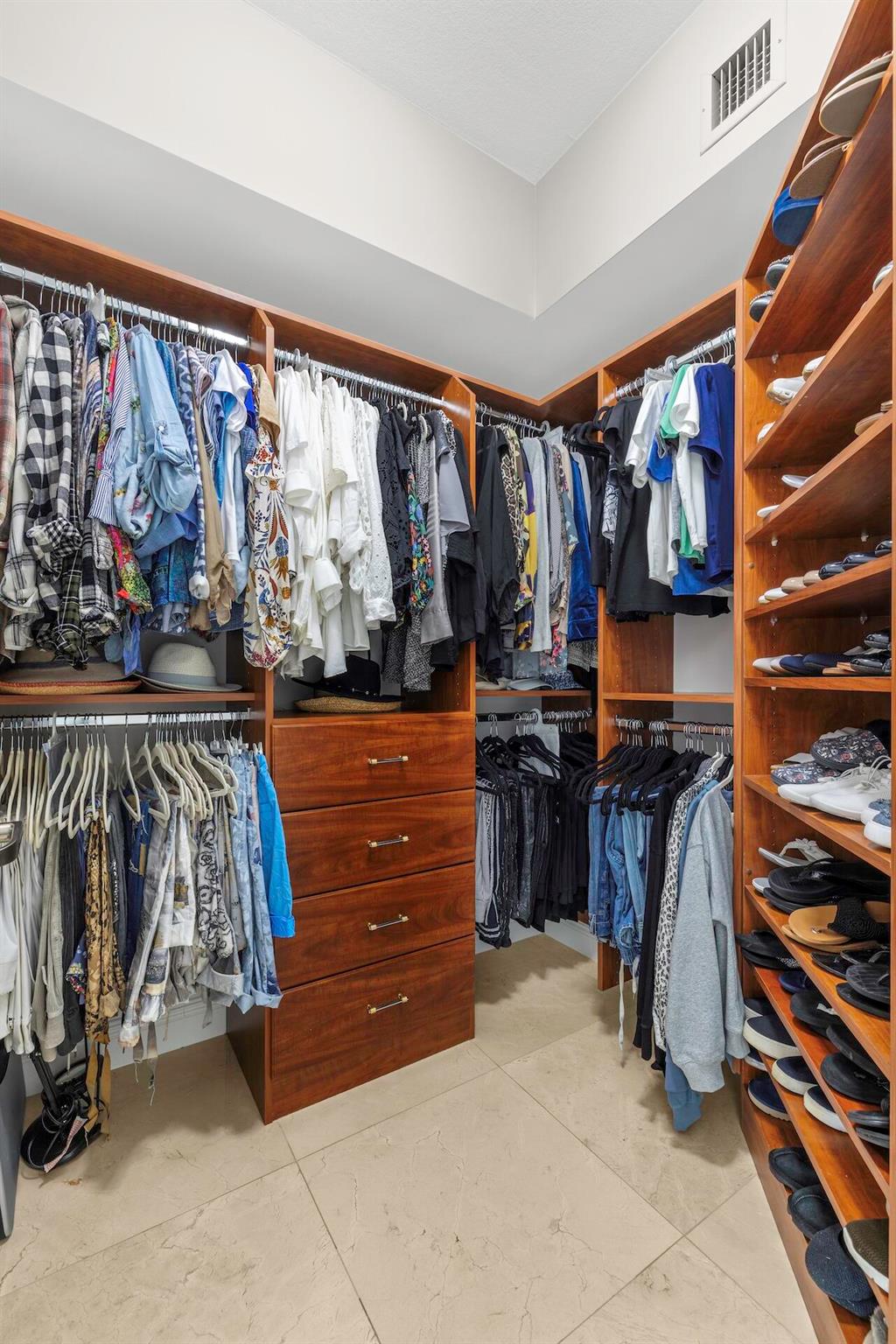 LANDMARK AT THE GARDENS C - Residential