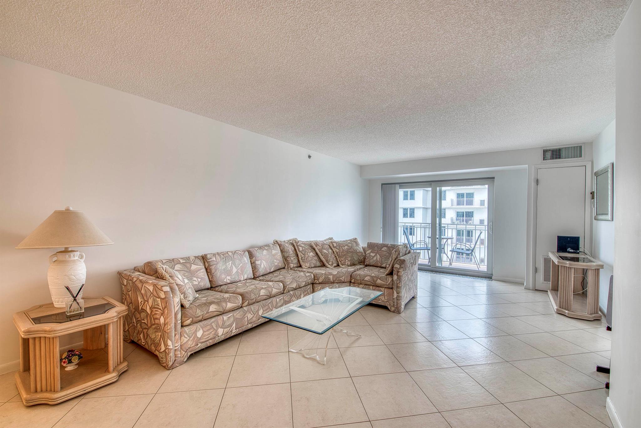 3221 S Ocean Boulevard 501, Highland Beach, FL, 33487/$550,000 3 3221 S Ocean Boulevard 501