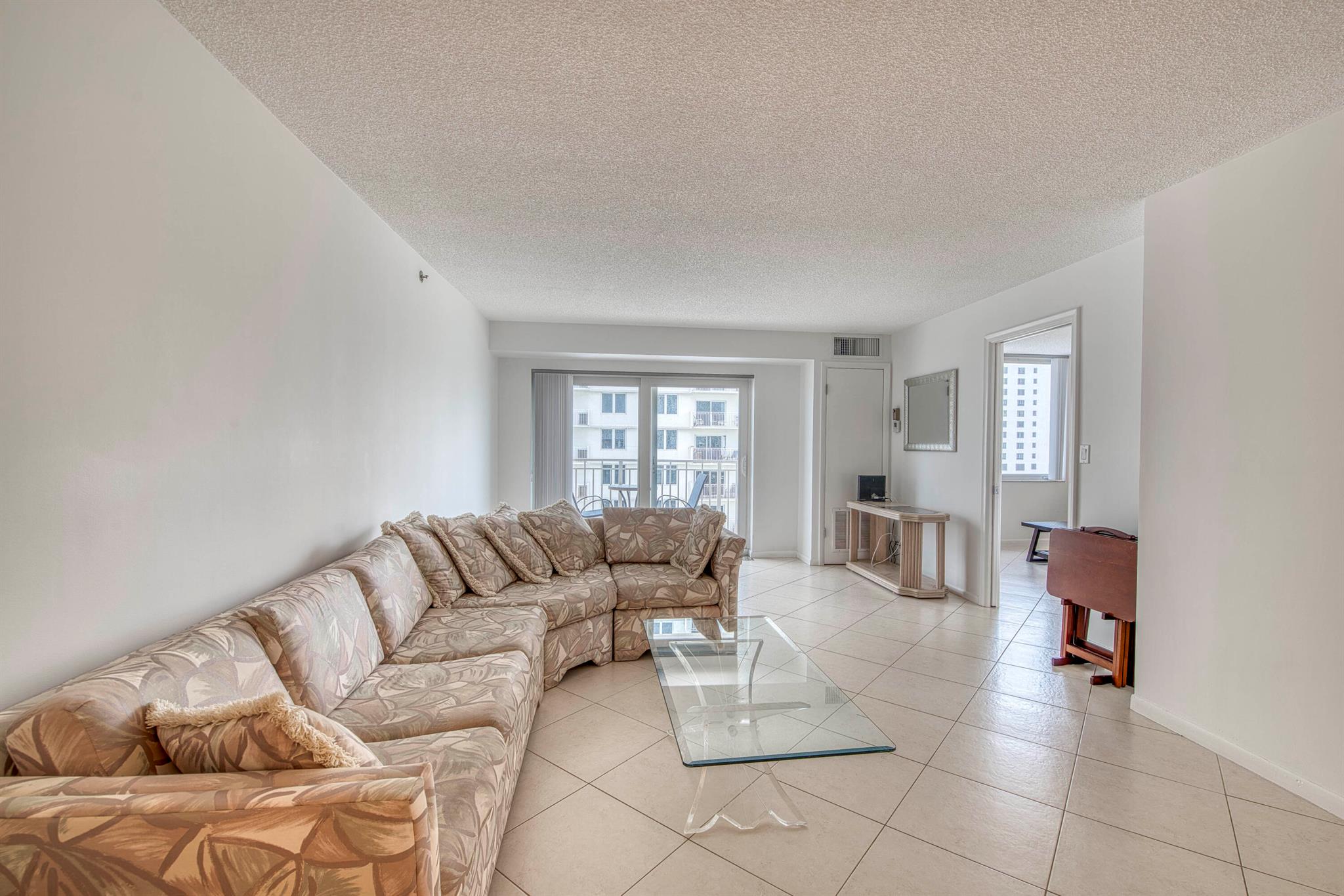 3221 S Ocean Boulevard 501, Highland Beach, FL, 33487/$550,000 4 3221 S Ocean Boulevard 501