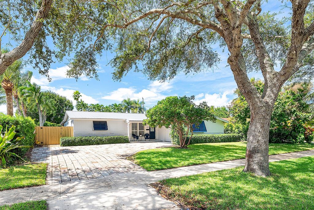 Photo of 777 Lagoon Drive, North Palm Beach, FL 33408 (MLS # R11128502)