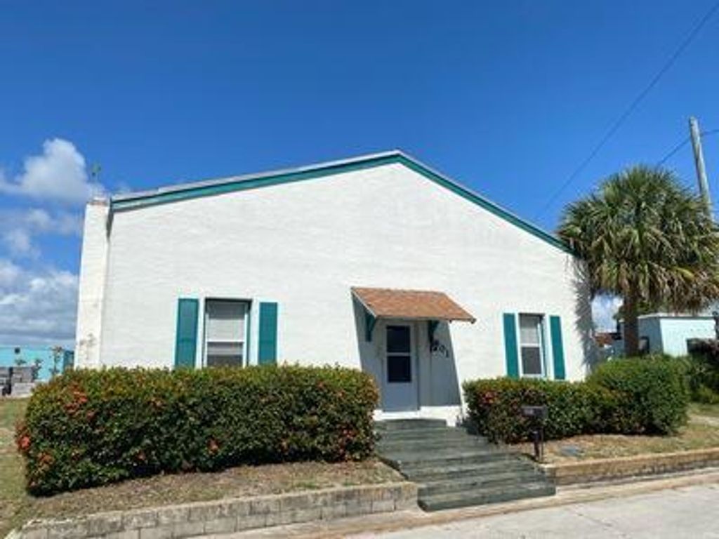 Photo of 601 S 2nd Street, Fort Pierce, FL 34950 (MLS # R10729817)