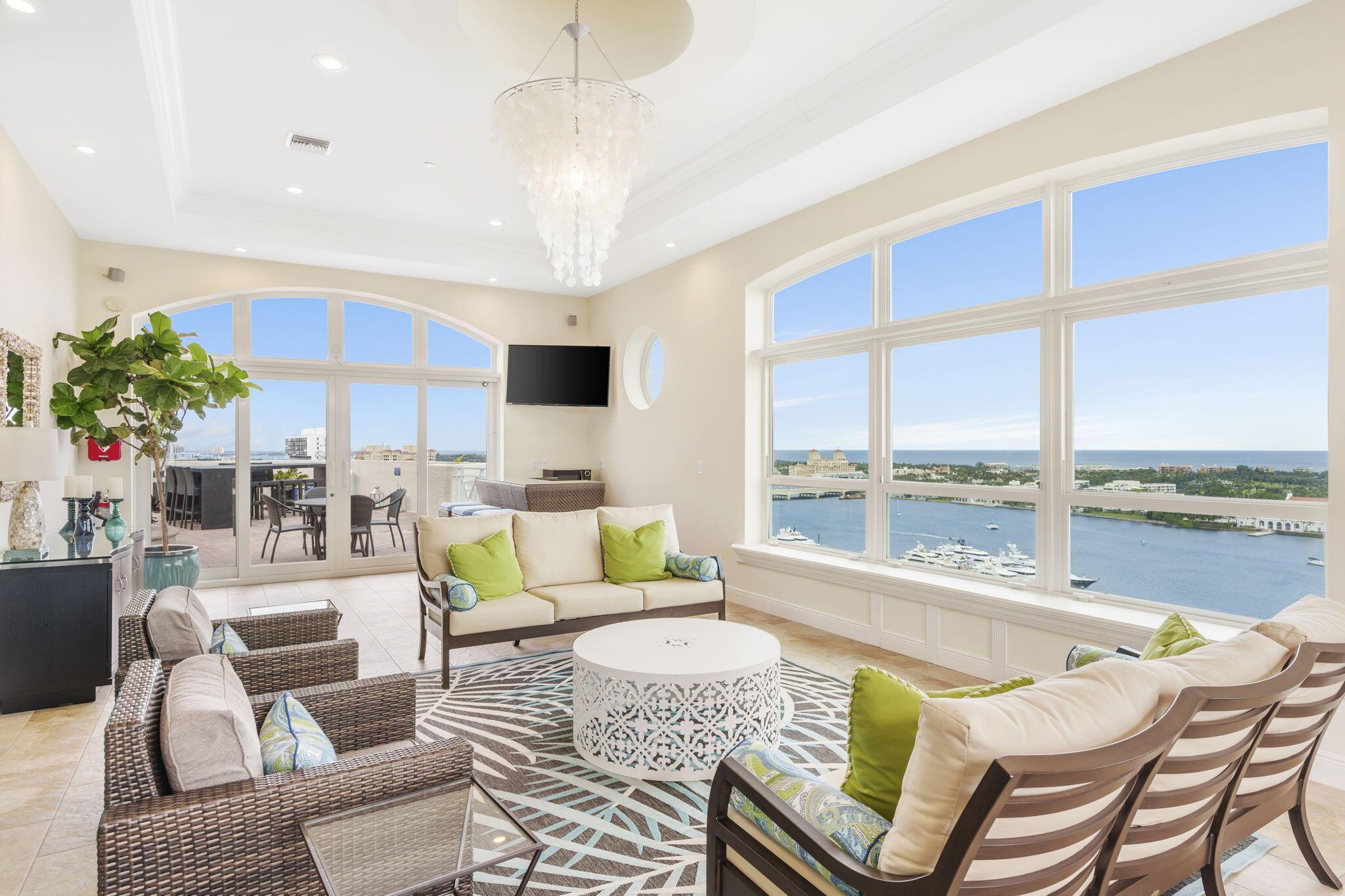 ESPLANADE GRANDE CONDO - Residential