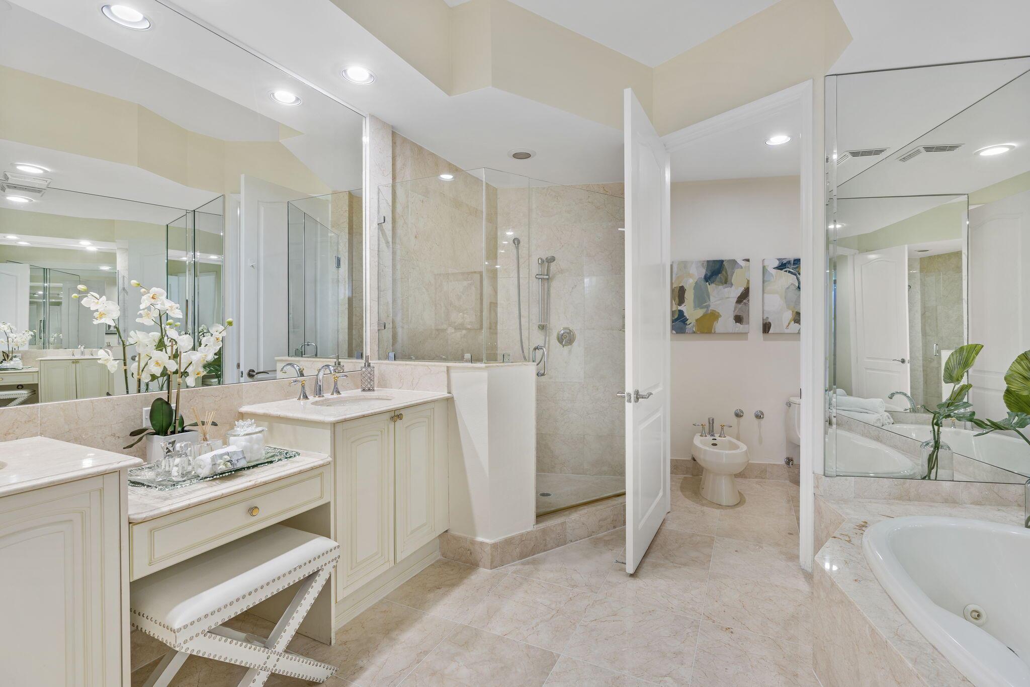 ESPLANADE GRANDE CONDO - Residential