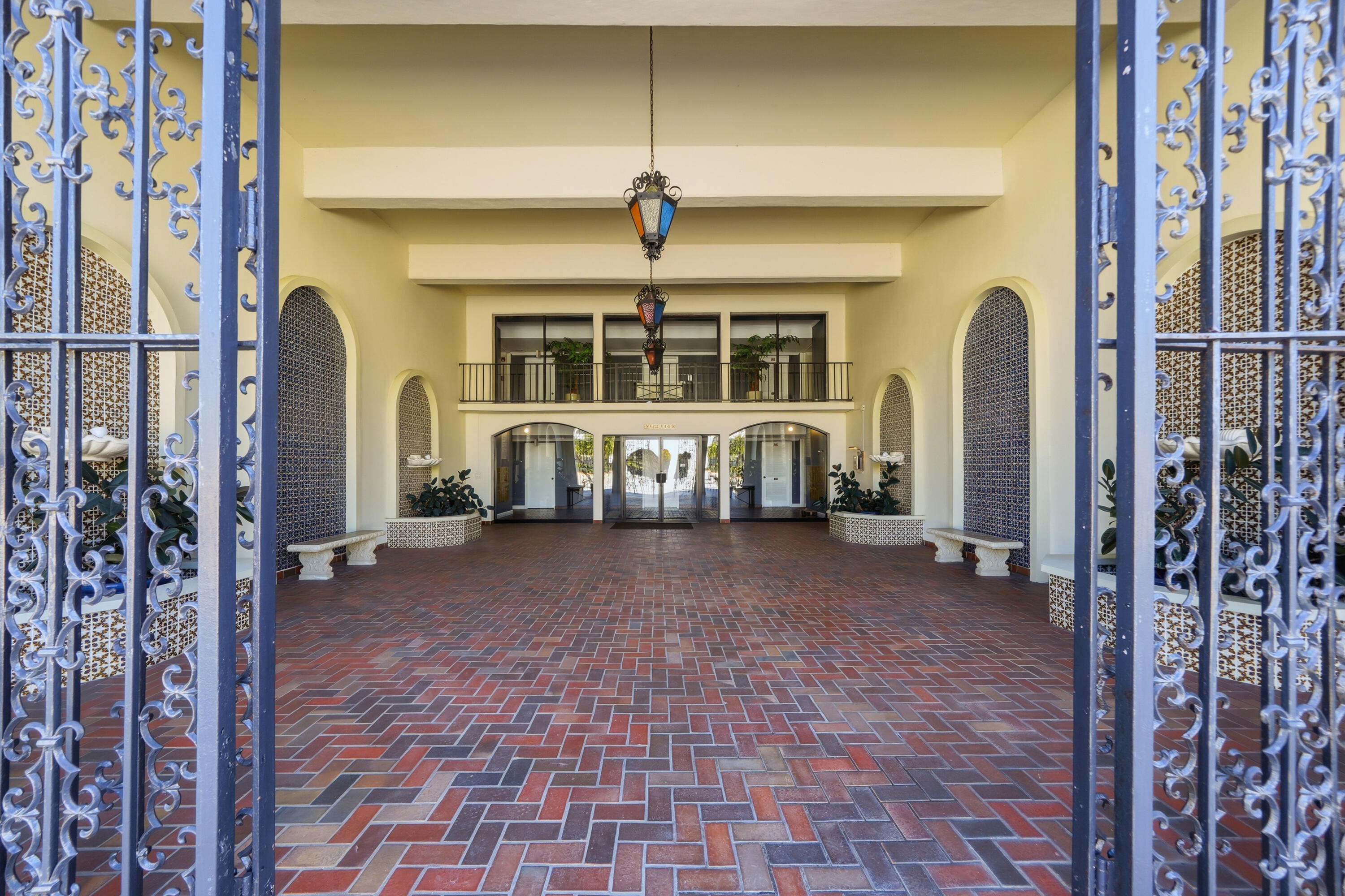 ROBLES DEL MAR (OAKS OF THE SEA) - Residential