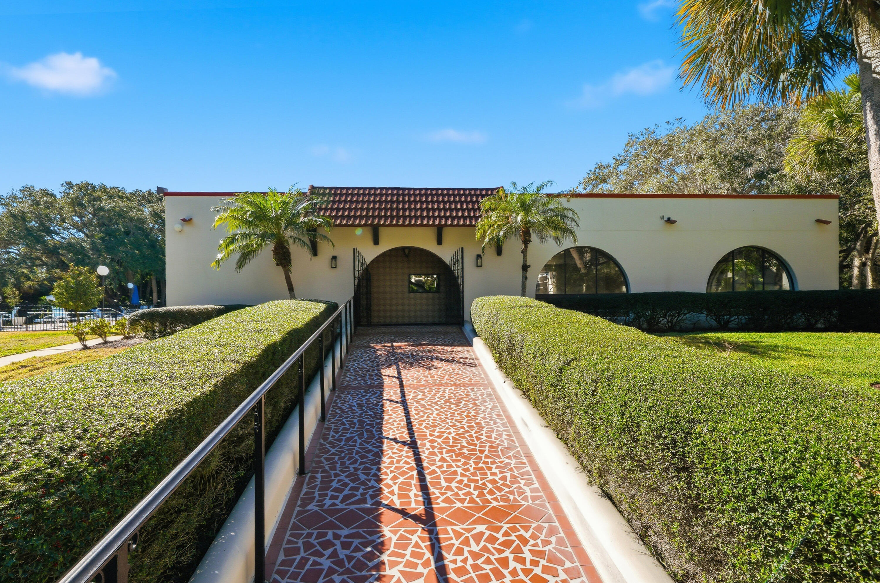 ROBLES DEL MAR (OAKS OF THE SEA) - Residential